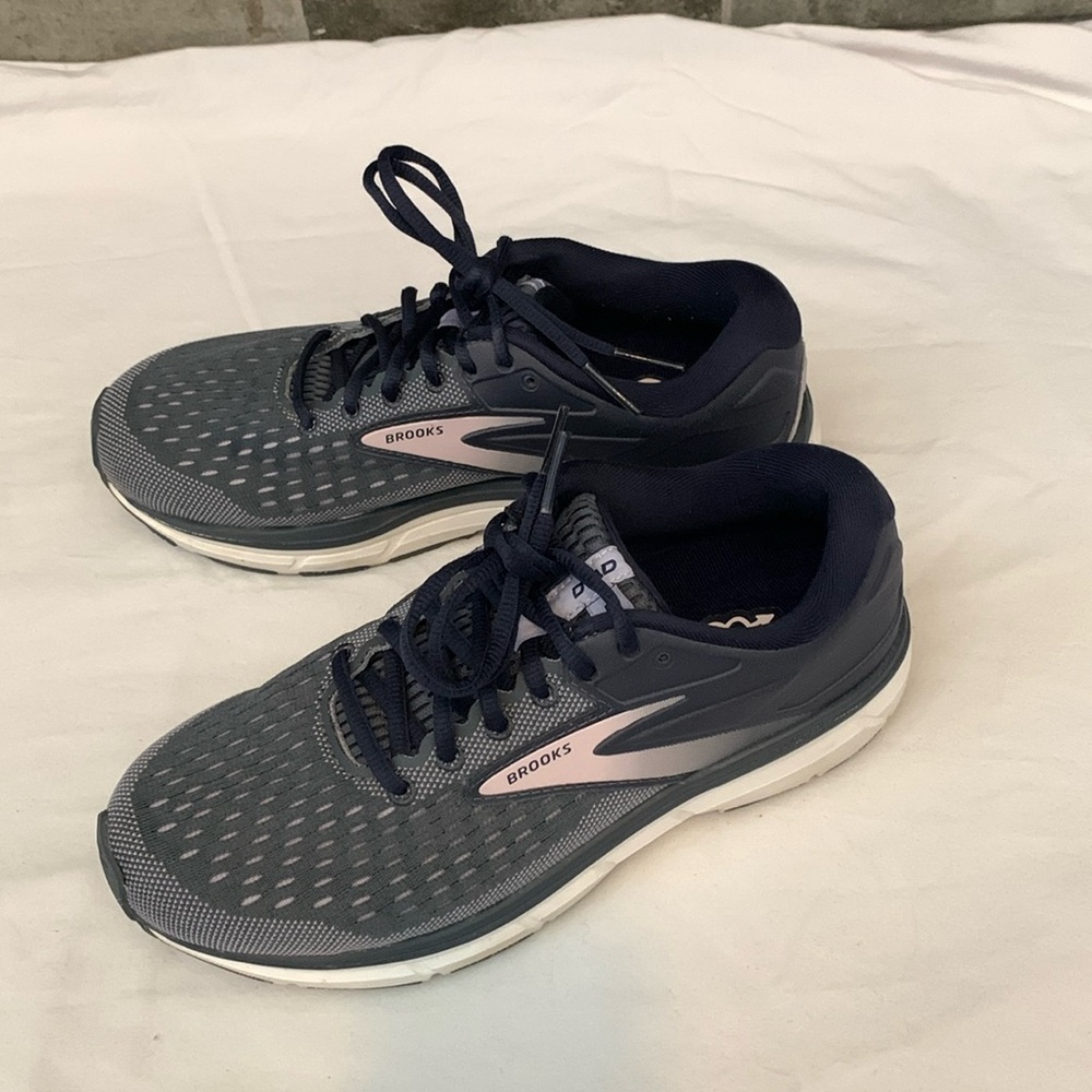 Brooks women’s Dyad 11 running shoes, size 9
